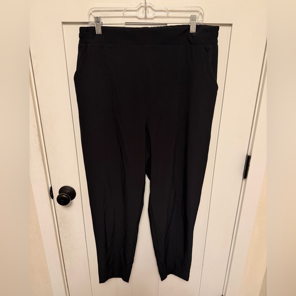 Fabletics High Rise Joggers Black Pull On Flat Front Elastic Rear Athleisure